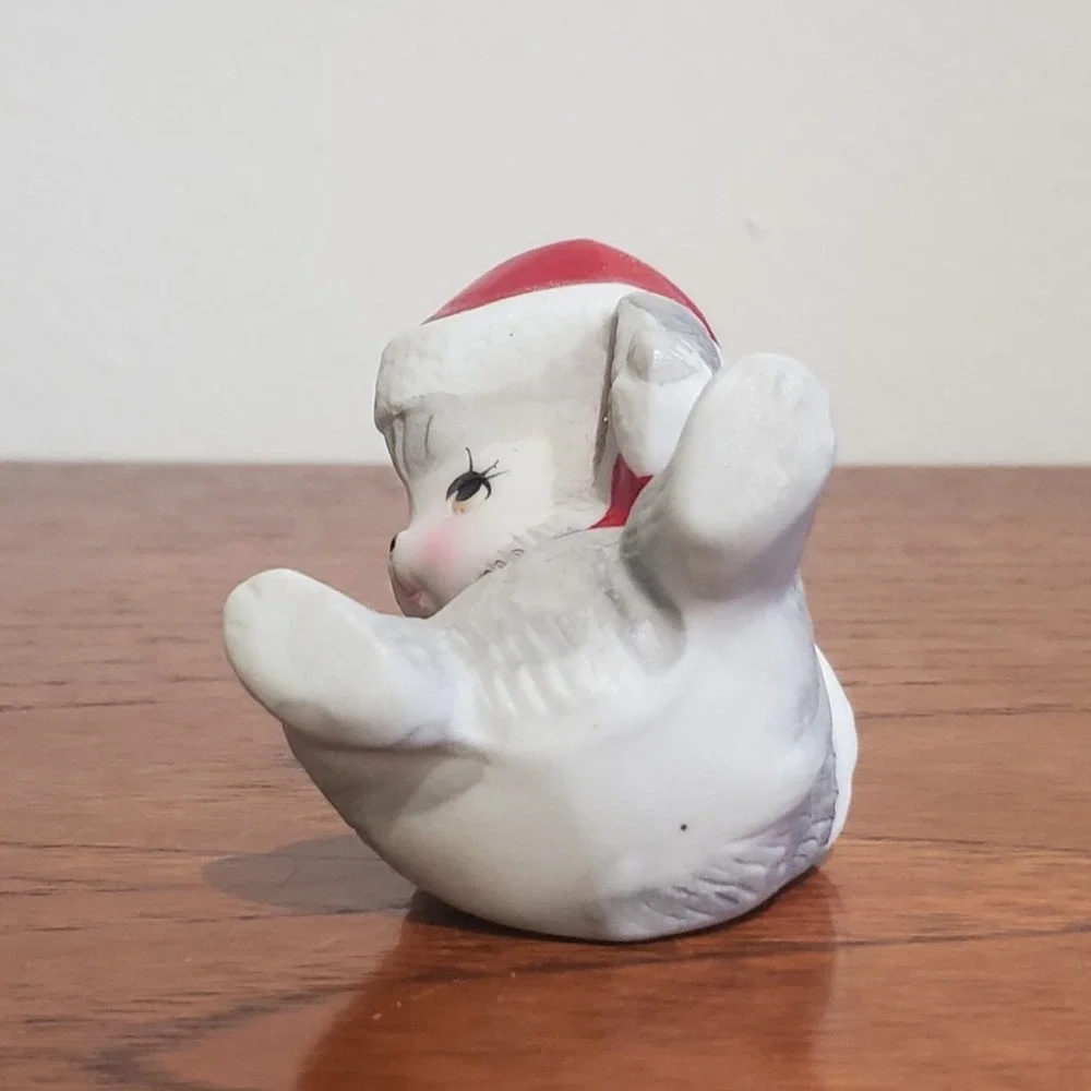 Vintage Tumbling Mouse Figurine Grey X-Mas Around The World‎ from NO. 54-235